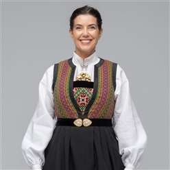 Bilde av Rekonstruert kvinnebunad fra Sotra, 1850